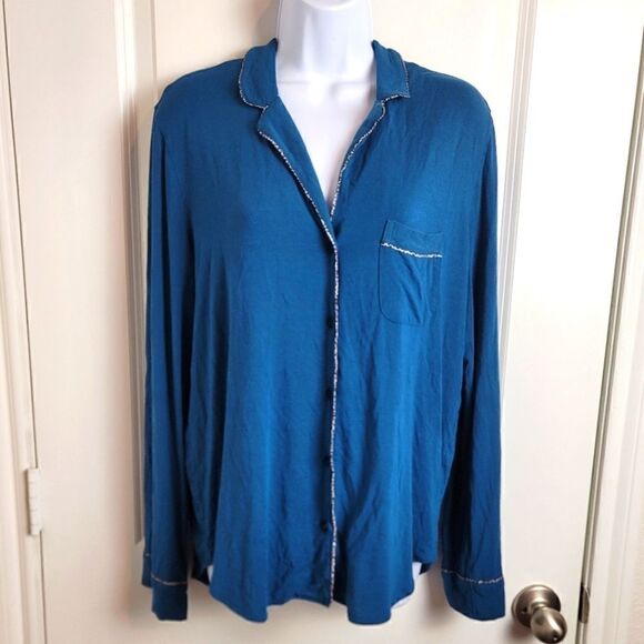 VICTORIA'S SECRET Button Down Sleep Top - Picture 1 of 10